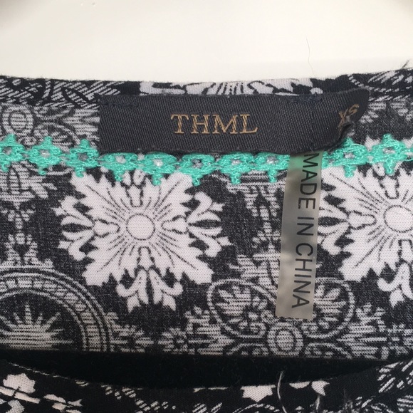 ⚡️SALE⚡️ THML Blouse - Picture 2 of 3